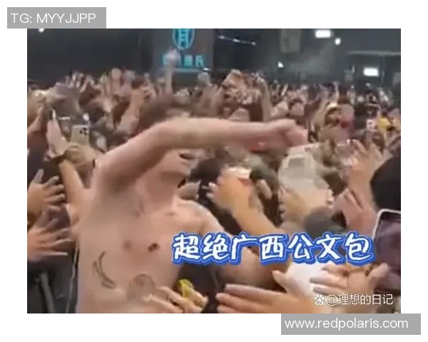 小孩儿勇敢挑衅足球明星引发全场欢笑与惊叹的趣味瞬间