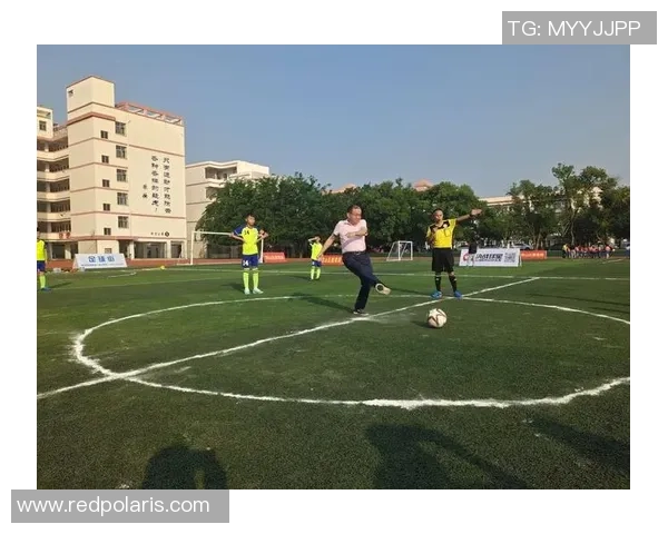 足球明星帅哥早期视频回顾展现他们青春风采与激情瞬间